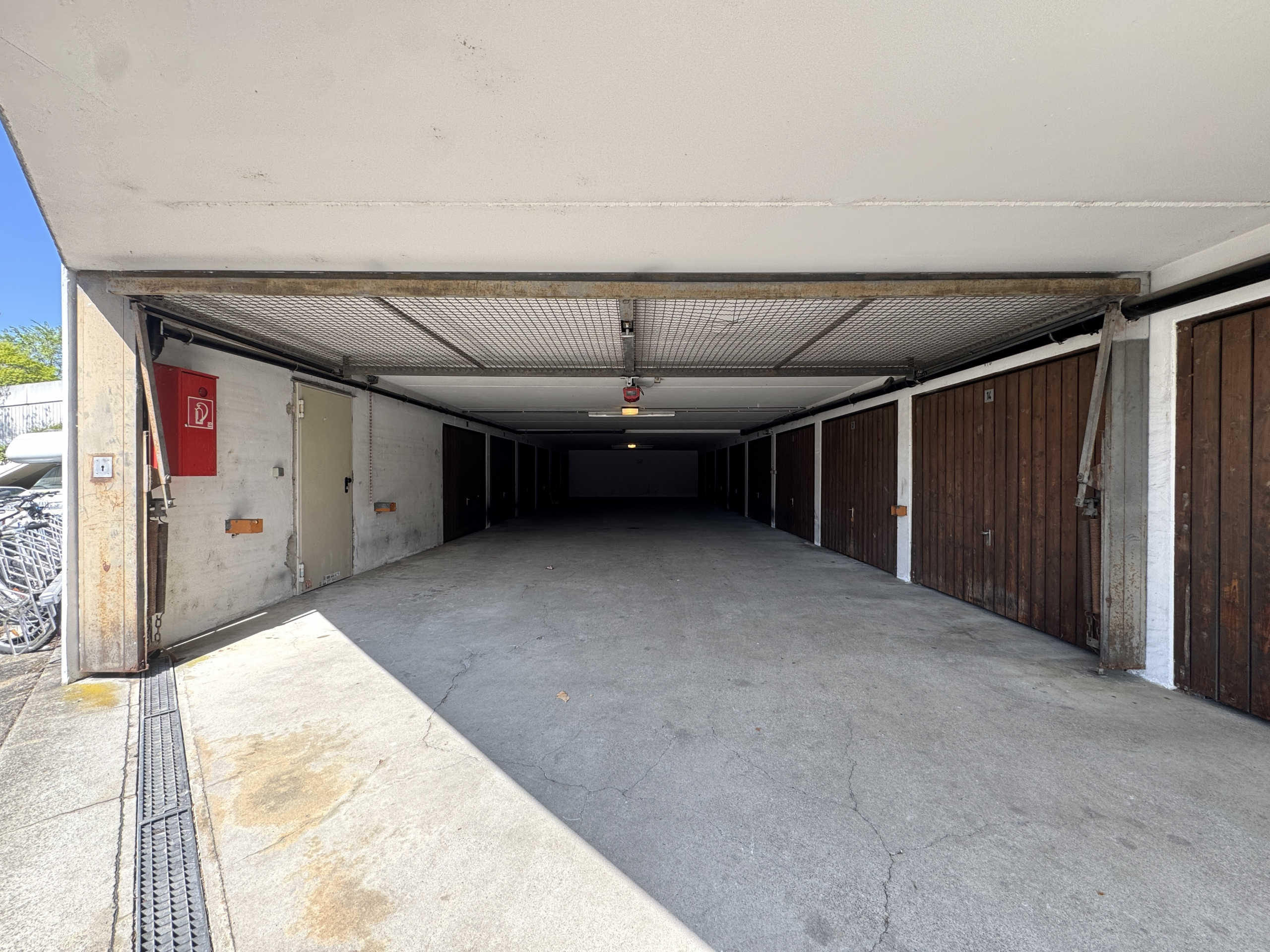 Einfahrt Garage
